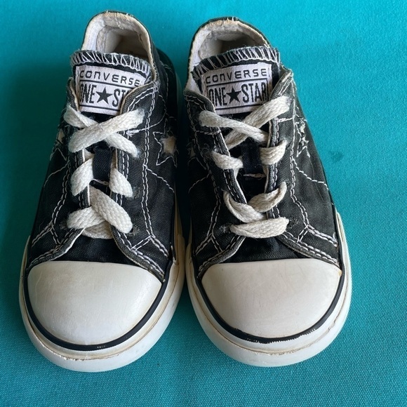 Toddler Converse One Star size 8 - Picture 2 of 7